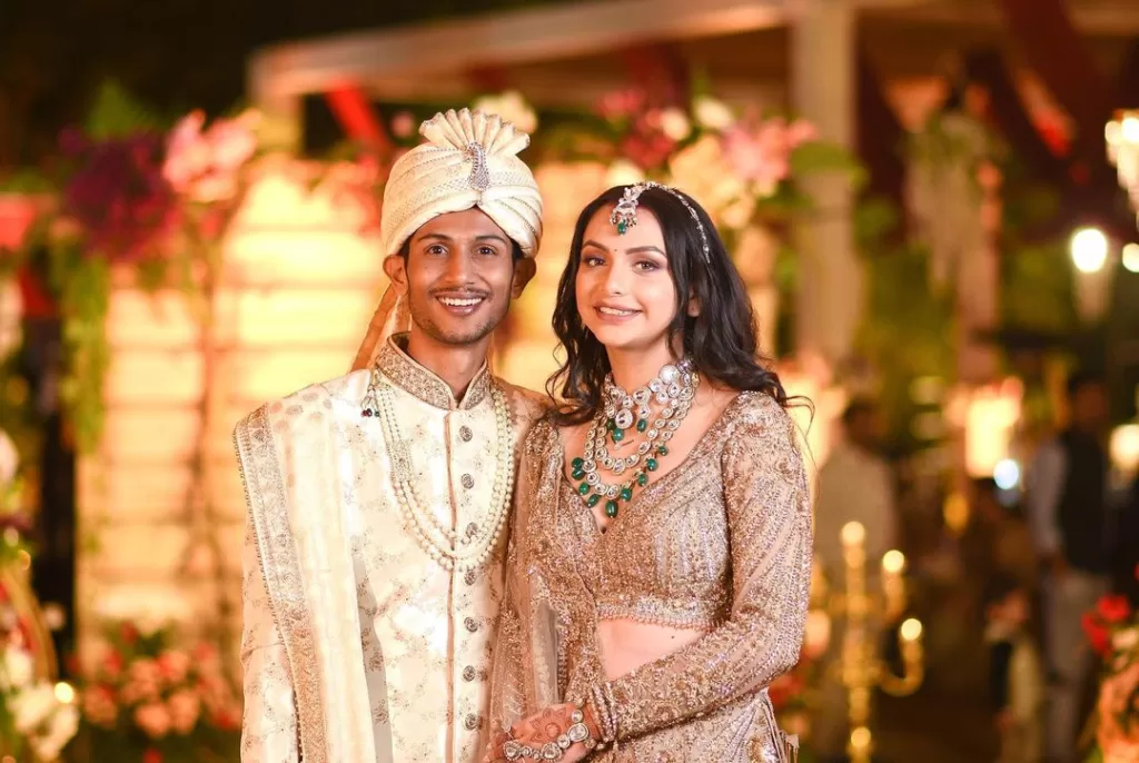 Suumit shah with wife Saloni in wedding